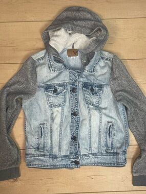 American Eagle Denim Jacket with Gray Knit Hoodie Sleeves Size Medium
